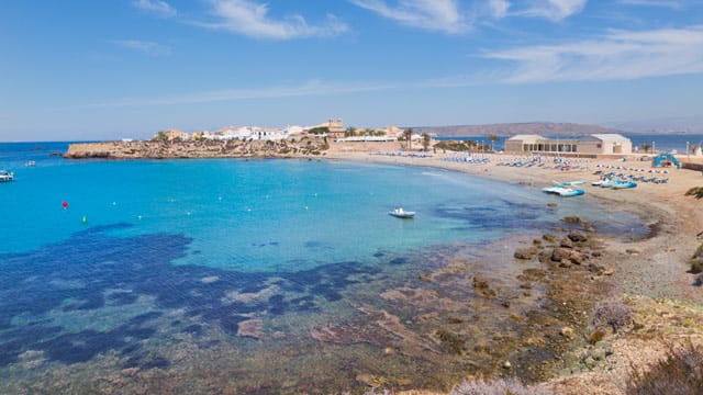 Diese Bucht auf Tabarca lädt zum Baden ein.