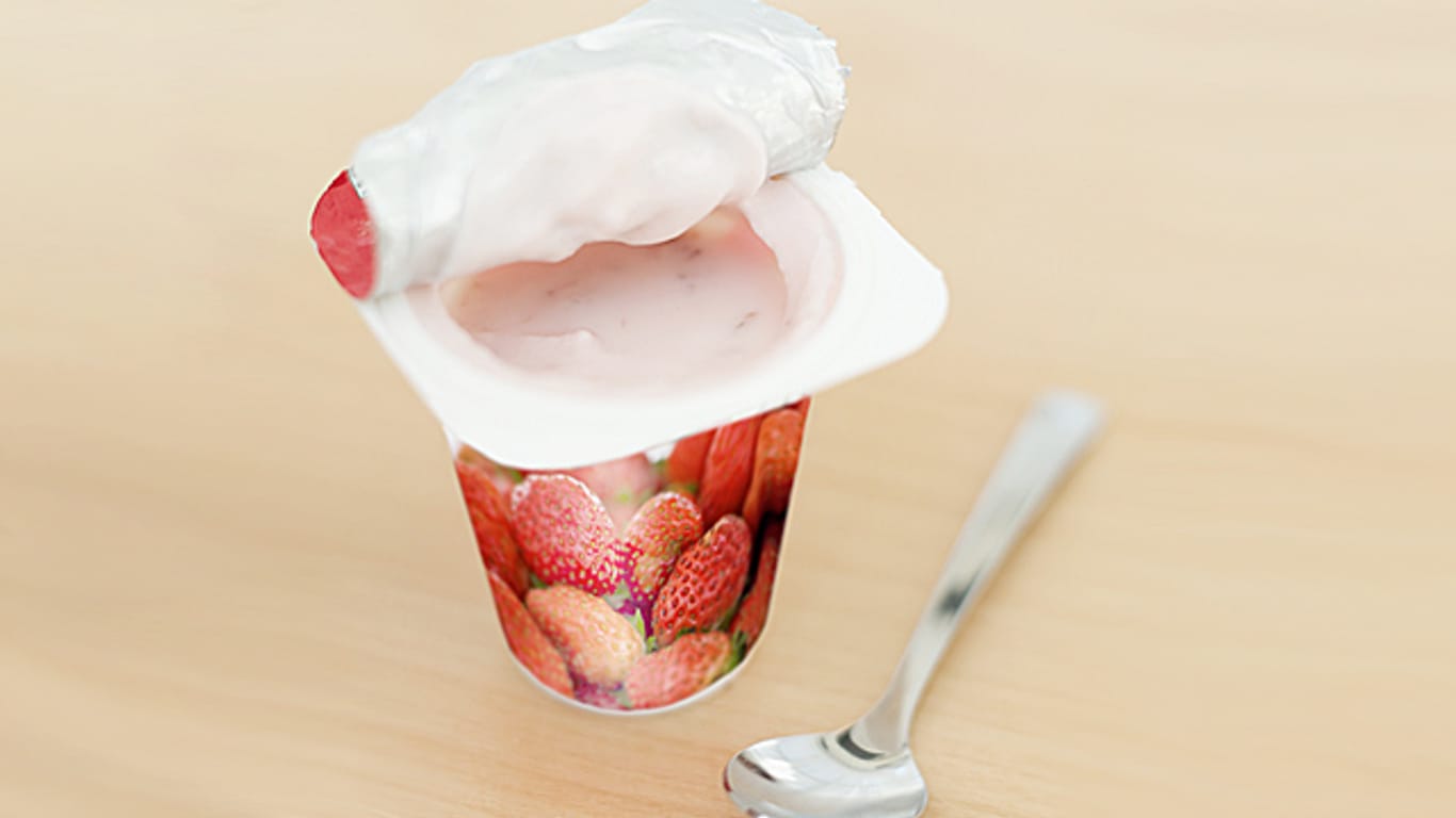 Fruchtjoghurt enthält Aromastoffe, aber keine Holzspäne.