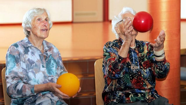 Gymnastik mit dem Ball fördert Geschicklichkeit und Koordination