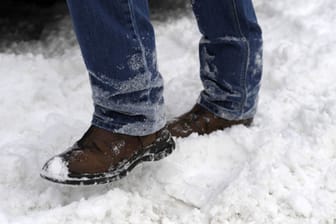 Entfernen Sie Schneeränder auf Schuhen mit einfachen Hausmitteln