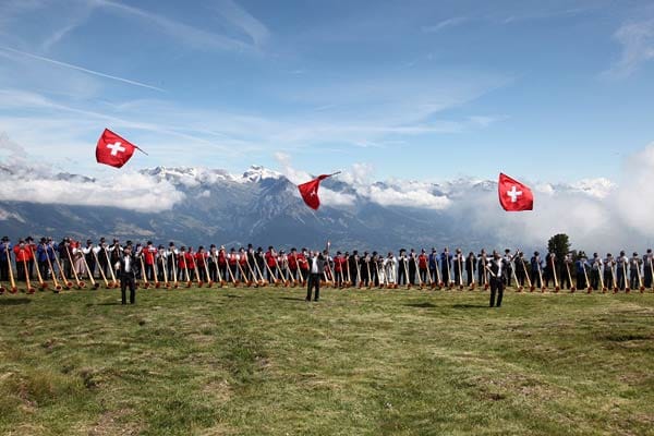 Das Internationale Alphornfestival ist ein Treffen von Alphornbläsern, ein Wettbewerb, ein großer, traditionsreicher Umzug als auch ein Ländlerabend.
