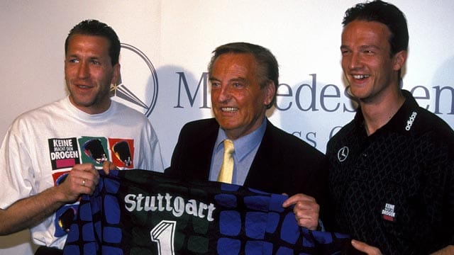 Andreas Köpke wurde 1996 als neuer Torwart des VfB Stuttgart präsentiert, gespielt oder trainiert hat er allerdings nie für die Schwaben. Andreas Köpke wurde 1996 als neuer Torwart des VfB Stuttgart präsentiert, gespielt oder trainiert hat er allerdings nie für die Schwaben.