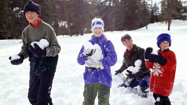 Haftung bei Schneeballschlacht: Wer haftet und zahlt bei Sach- oder Personenschäden?