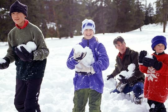 Haftung bei Schneeballschlacht: Wer haftet und zahlt bei Sach- oder Personenschäden?