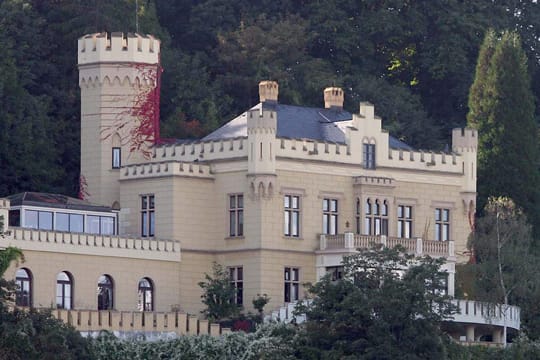 Frank Asbeck will Schloss Marienfels zum Sitz seiner gemeinnützigen Stiftung machen