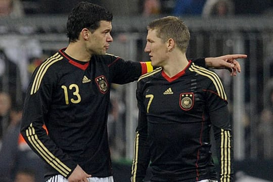 Schweinsteiger (re.) hält Ballack für einen der besten Fußballer Deutschlands.