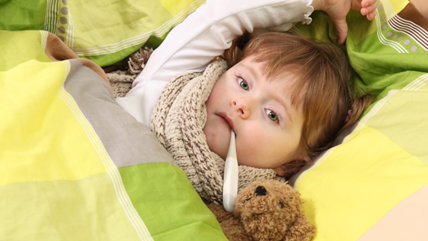 Dreitagefieber: Wenn Kinder fiebern, läuft das Immunsystem auf Hochtouren und der Körper wehrt sich gegen einen Infekt.