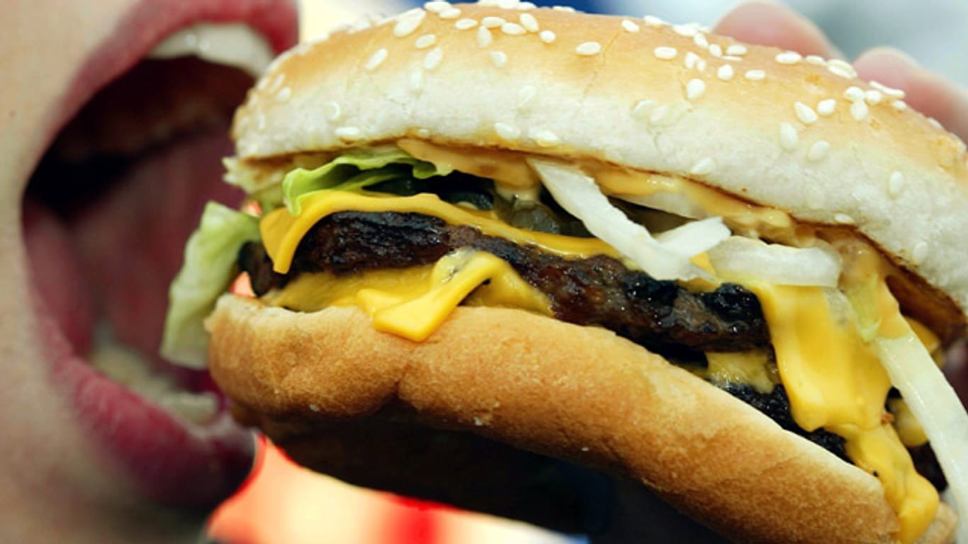 Zu viel Fast Food erhöht das Krankheitsrisiko bei Kindern.