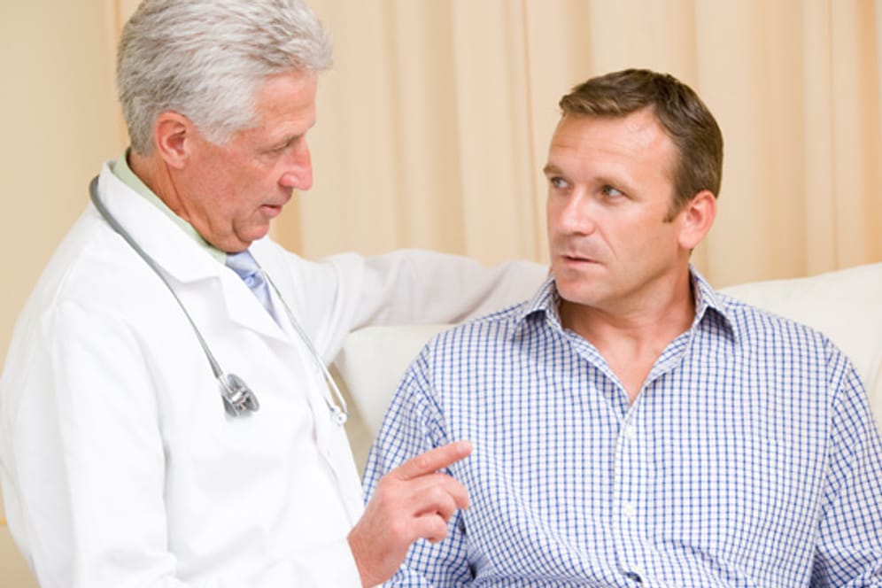 Vorsorge: Männer gehen eher selten zum Arzt und ignorieren häufig Warnzeichen für Erkrankungen.