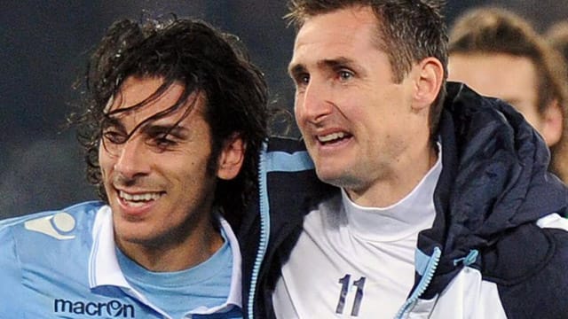 Matchwinner Sergio Floccari (li.) und Miroslav Klose jubeln über den Last-Minute-Sieg. Matchwinner Sergio Floccari (li.) und Miroslav Klose jubeln über den Last-Minute-Sieg.