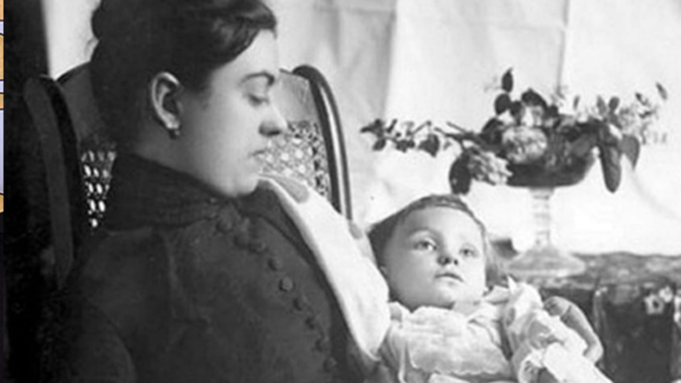 England im 19. Jahrhundert: Eine Mutter lässt sich mit ihrem verstorbenen Kind im Arm fotografieren