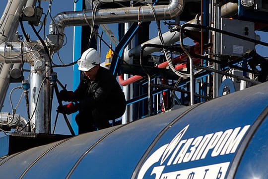 Gazprom-Raffinerie: Rohstoff-Gigant rutscht in die Krise
