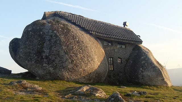 Wie aus einer anderen Zeit: Das Haus aus Stein.