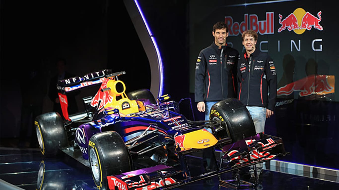 Sebastian Vettel (re.) und Mark Webber mit dem brandneuen RB9.