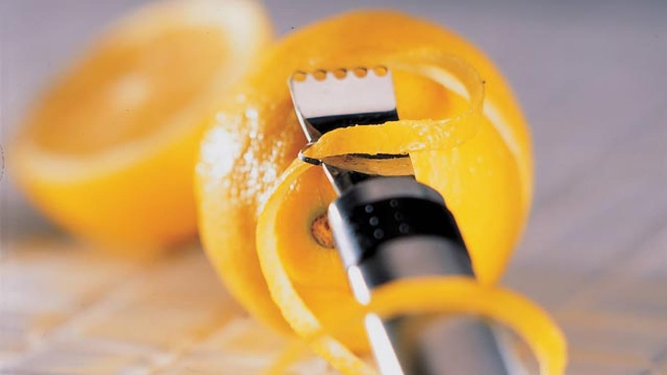 Auch "unbehandelte" Orangen können Pestizide enthalten, daher sollte die Schale nicht verwendet werden.