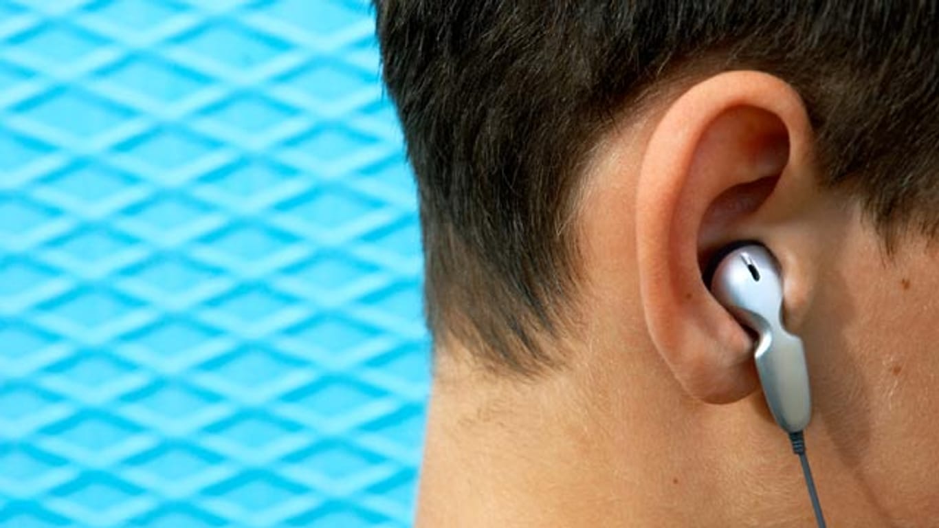 Ohrenschmalz: In-ear-Kopfhörer können Schmalzpropfen verursachen.