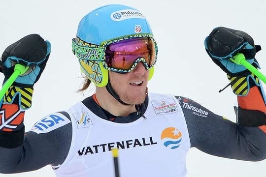 Ted Ligety jubelt nach der Zieleinfahrt.