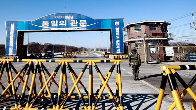 Südkoreanische Soldaten patrollieren an der Grenze zu Nordkorea nahe der Demilitarisierten Zone (DMZ).