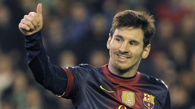 Barcelonas Top-Torjäger Lionel Messi kann - zumindest aus finanzieller Sicht - die nächsten fünf Jahre getrost die Füße hochlegen. Barcelonas Top-Torjäger Lionel Messi kann - zumindest aus finanzieller Sicht - die nächsten fünf Jahre getrost die Füße hochlegen.