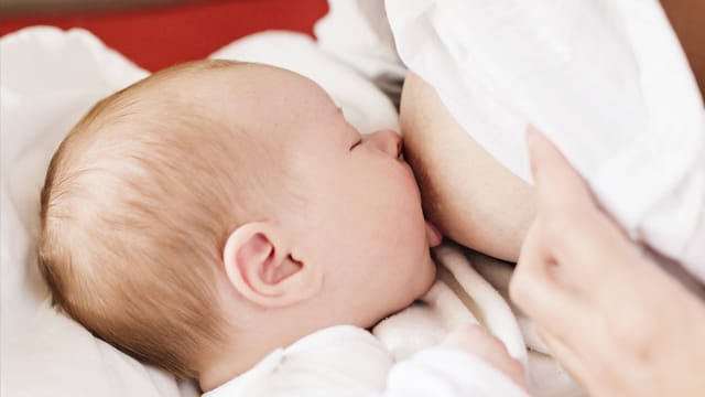 Stillen: Wie lange sollten Babys gestillt werden?