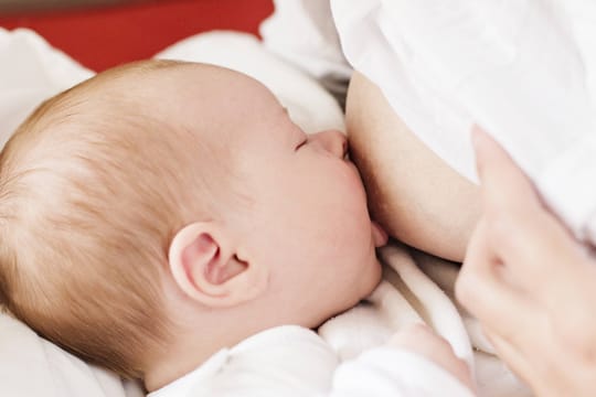 Stillen: Wie lange sollten Babys gestillt werden?