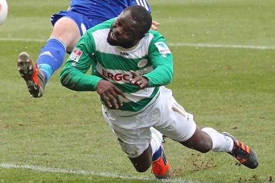 Gerald Asamoah erlitt nach der Bundesliga-Partie gegen den VfL Wolfsburg einen allergischen Schock.