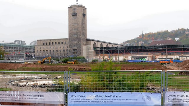 Die Baustelle des Bahnprojekts Stuttgart 21 in der Landeshauptstadt Baden-Württembergs. Die Baustelle des Bahnprojekts Stuttgart 21 in der Landeshauptstadt Baden-Württembergs.