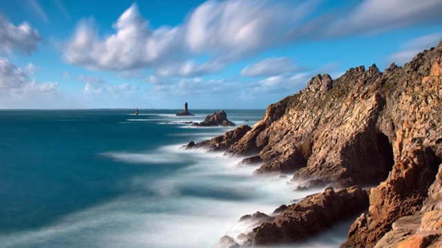 Gemeinsam mit dem Bruder E9 beginnt der Fernwanderweg E5 im Örtchen Pointe du Raz an der französischen Atlantikküste.