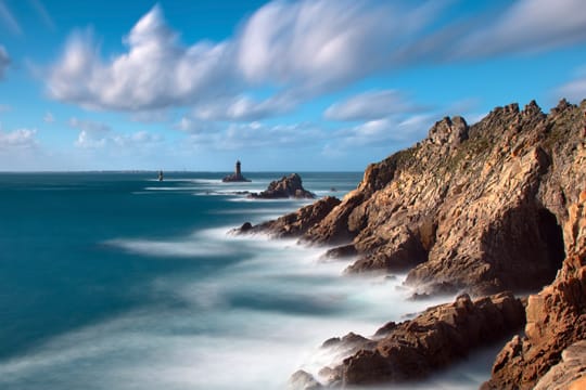 Gemeinsam mit dem Bruder E9 beginnt der Fernwanderweg E5 im Örtchen Pointe du Raz an der französischen Atlantikküste.