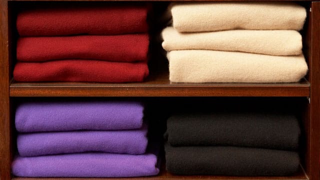 Gute Pullover gehören in jeden Kleiderschrank.