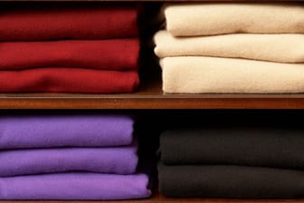 Gute Pullover gehören in jeden Kleiderschrank.