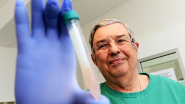 Samenspende: Maarten R. van Santen, Facharzt für Frauenheilkunde und Geburtshilfe, fordert eine schnelle rechtliche Klarstellung der Rechte und Pflichten von Samenspendern. Samenspende: Maarten R. van Santen, Facharzt für Frauenheilkunde und Geburtshilfe, fordert eine schnelle rechtliche Klarstellung der Rechte und Pflichten von Samenspendern.
