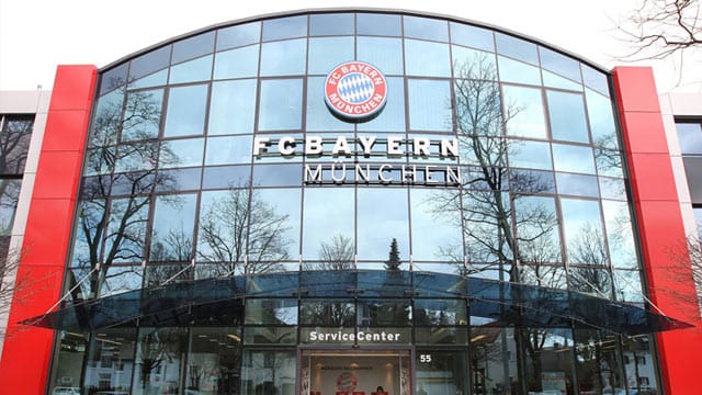 Eingang zum Service Center des FC Bayern an der Säbener Straße. Eingang zum Service Center des FC Bayern an der Säbener Straße.