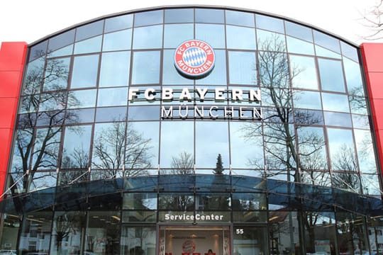 Eingang zum Service Center des FC Bayern an der Säbener Straße.