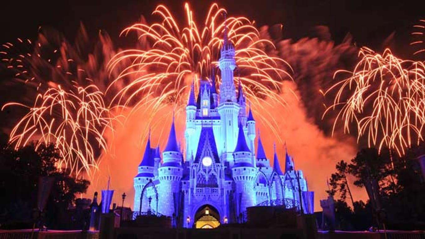 Seit acht Jahren bestaunen täglich tausende Besucher das Disney Feuerwerk.