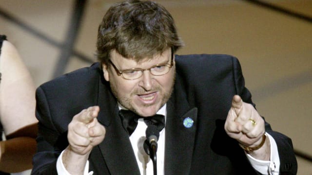 2003 sorgte Regisseur Michael Moore mit seiner Anti-George-Bush-Rede für Aufsehen.