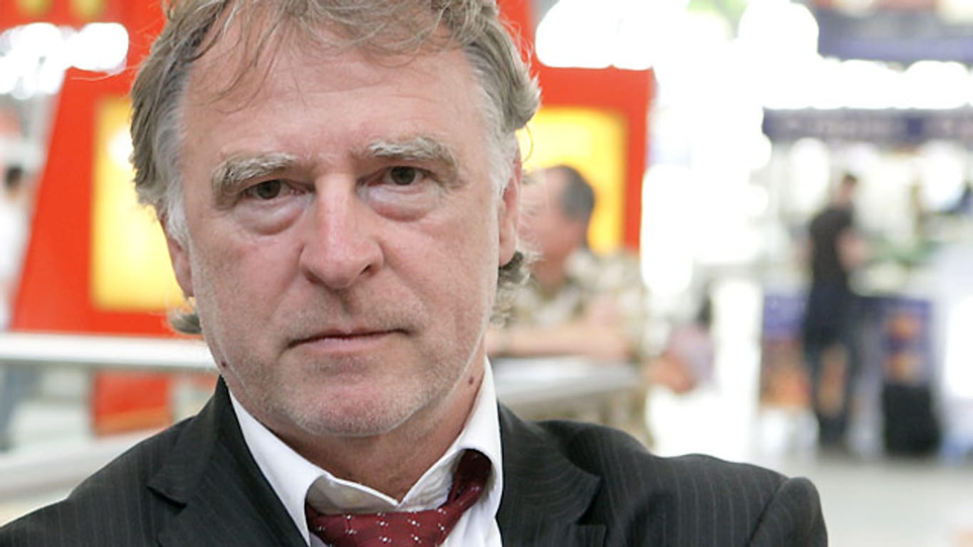 Schauspieler Andreas Schmidt-Schaller räumt eine Zusammenarbeit mit der Stasi ein.