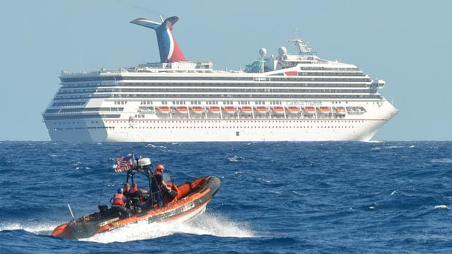 Die havarierte "Carnival Triumph" trieb führerlos auf dem Ozean