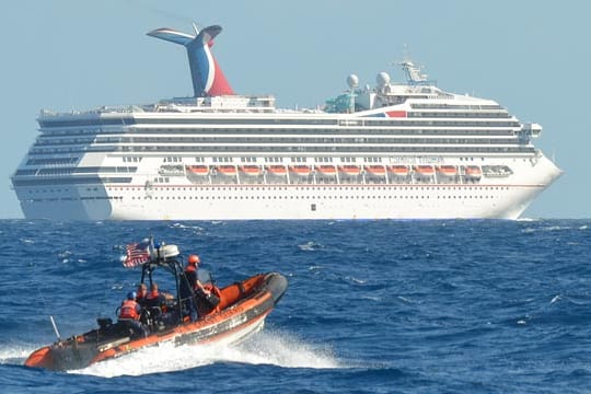 Die havarierte "Carnival Triumph" trieb führerlos auf dem Ozean