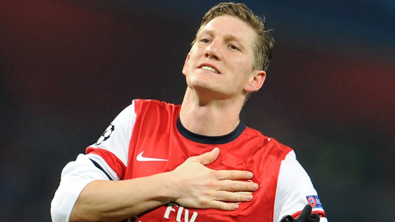 Bastian Schweinsteiger jubelt nach dem Spiel im Arsenal-Trikot.