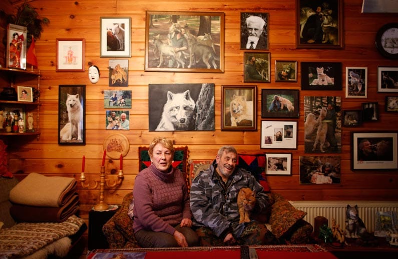 Auch Zuhause waren die Wölfe allgegenwärtig. 1977 gründeten Werner und Erika Freund zusammen den Wolfspark.