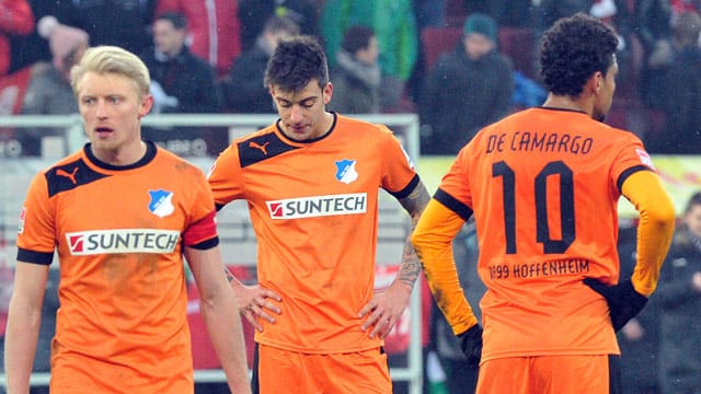 Hängende Köpfe bei den TSG-Spielern nach der Pleite in Augsburg.