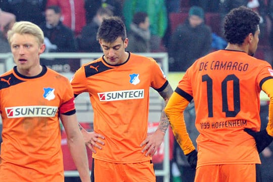Hängende Köpfe bei den TSG-Spielern nach der Pleite in Augsburg.