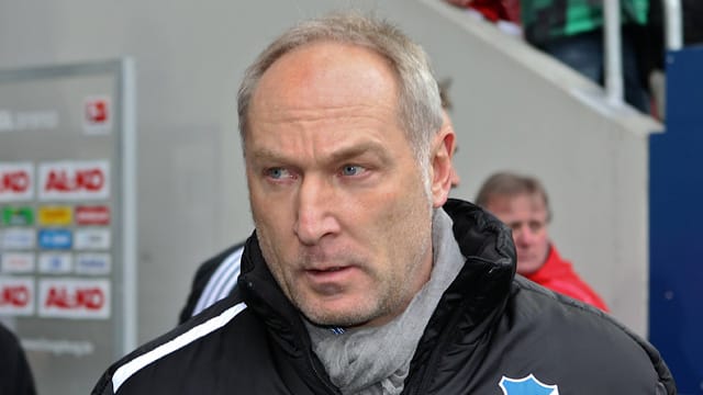 Ratlos: Hoffenheim-Manager Andreas Müller nach dem Spiel in Augsburg. Ratlos: Hoffenheim-Manager Andreas Müller nach dem Spiel in Augsburg.