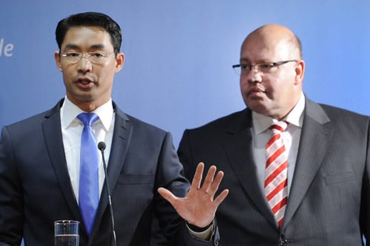 Wirtschaftsminister Rösler (li.) und Umweltminister Altmaier: Fracking soll unter Einschränkungen möglich sein