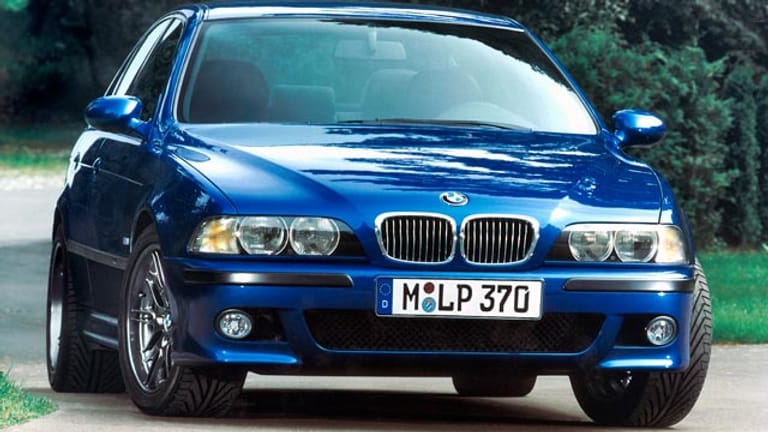 Der erste BMW M5 mit V8 kam schon mit 400 PS