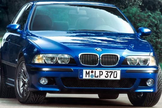 Der erste BMW M5 mit V8 kam schon mit 400 PS