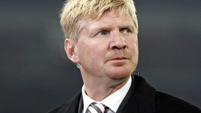Stefan Effenberg schlägt sich auf die Seite von BVB-Coach Jürgen Klopp. Stefan Effenberg schlägt sich auf die Seite von BVB-Coach Jürgen Klopp.