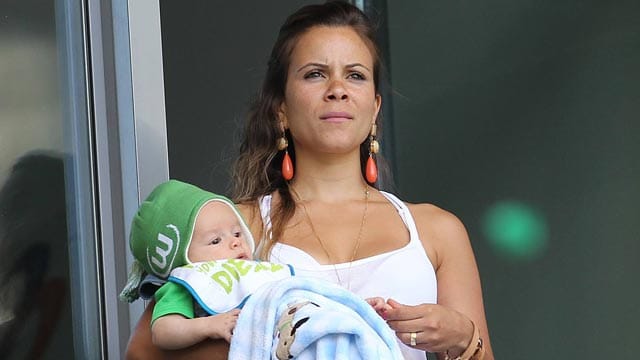 Diegos Frau Bruna Leticia mit Söhnchen Davi.