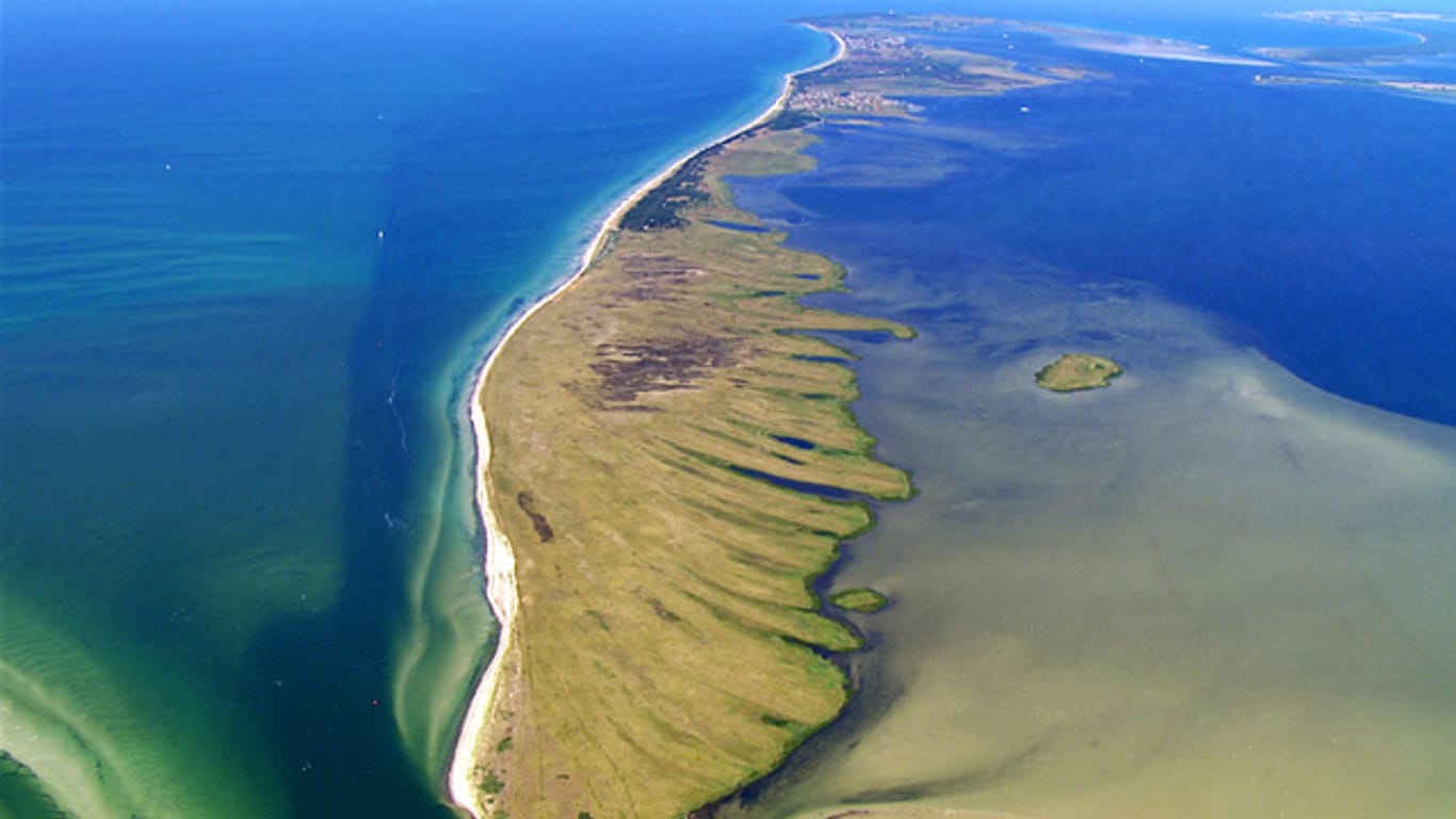 Die Insel Hiddensee aus der Vogelperspektive in "Die Ostsee von oben".